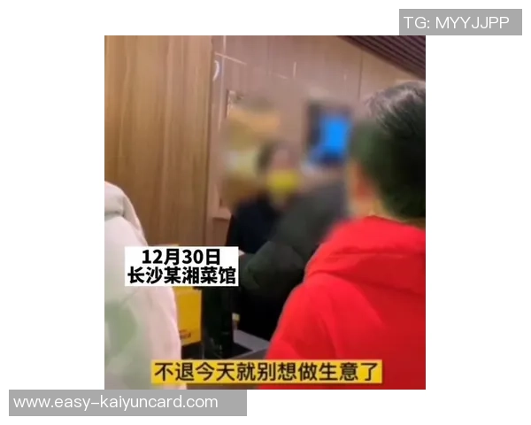 小杨与女友夜宵遭喷引发热议姚明若有自媒体是否也会遭遇同样境遇