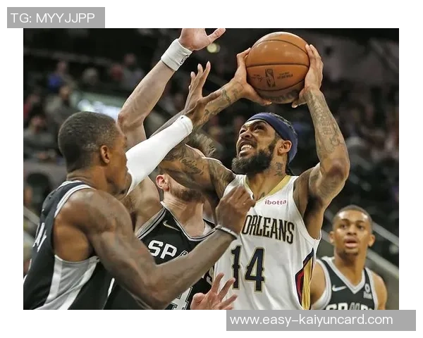 怀特首节火力全开半场贡献18分3板3助表现抢眼状态火热 怀特首节火力全开半场贡献18分3板3助表现抢眼状态火热